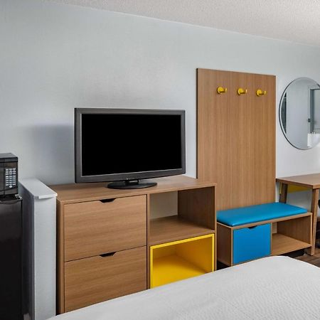Ferry Pass Days Inn By Wyndham Pensacola I-10 מראה חיצוני תמונה