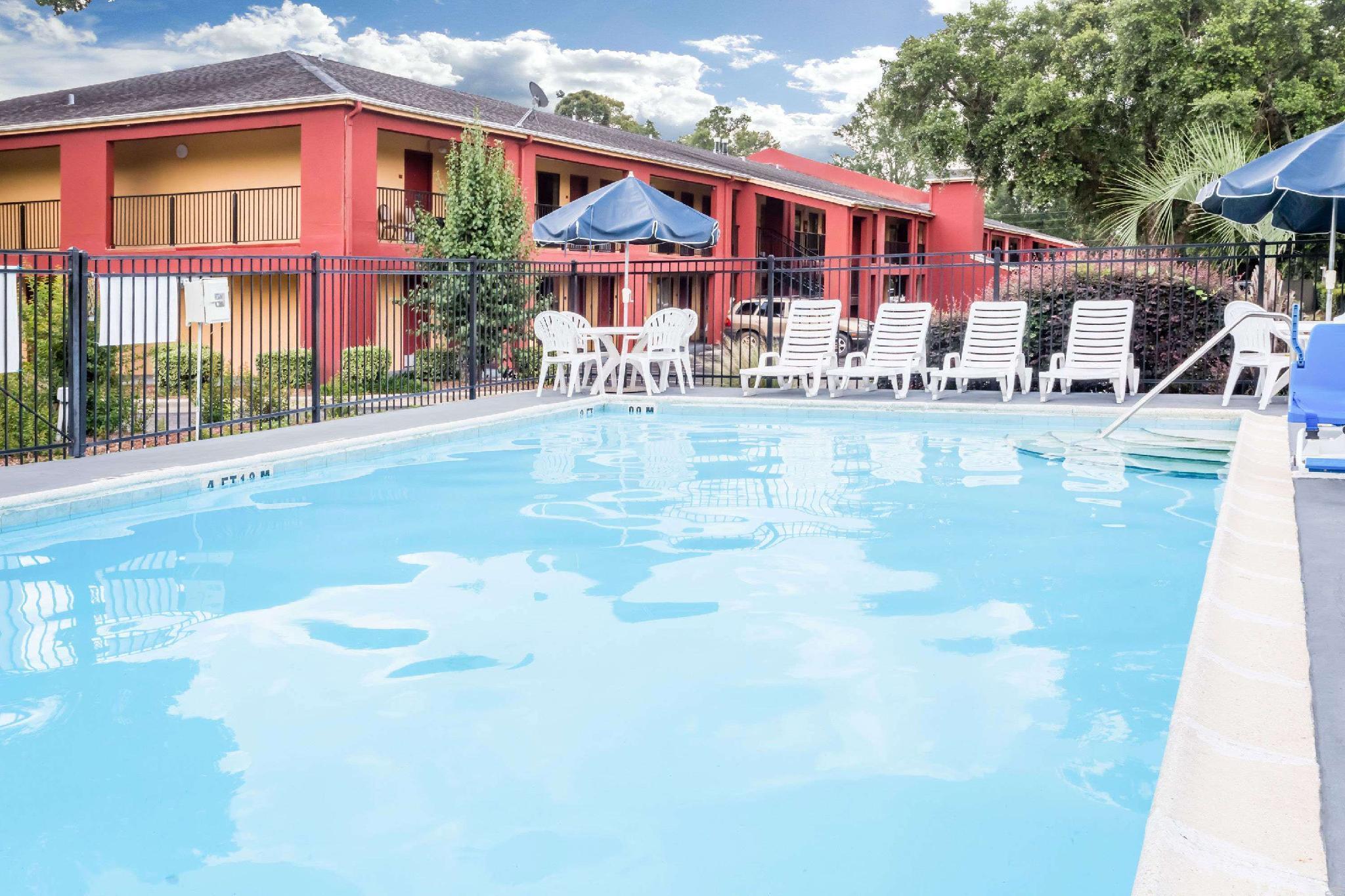 Ferry Pass Days Inn By Wyndham Pensacola I-10 מראה חיצוני תמונה