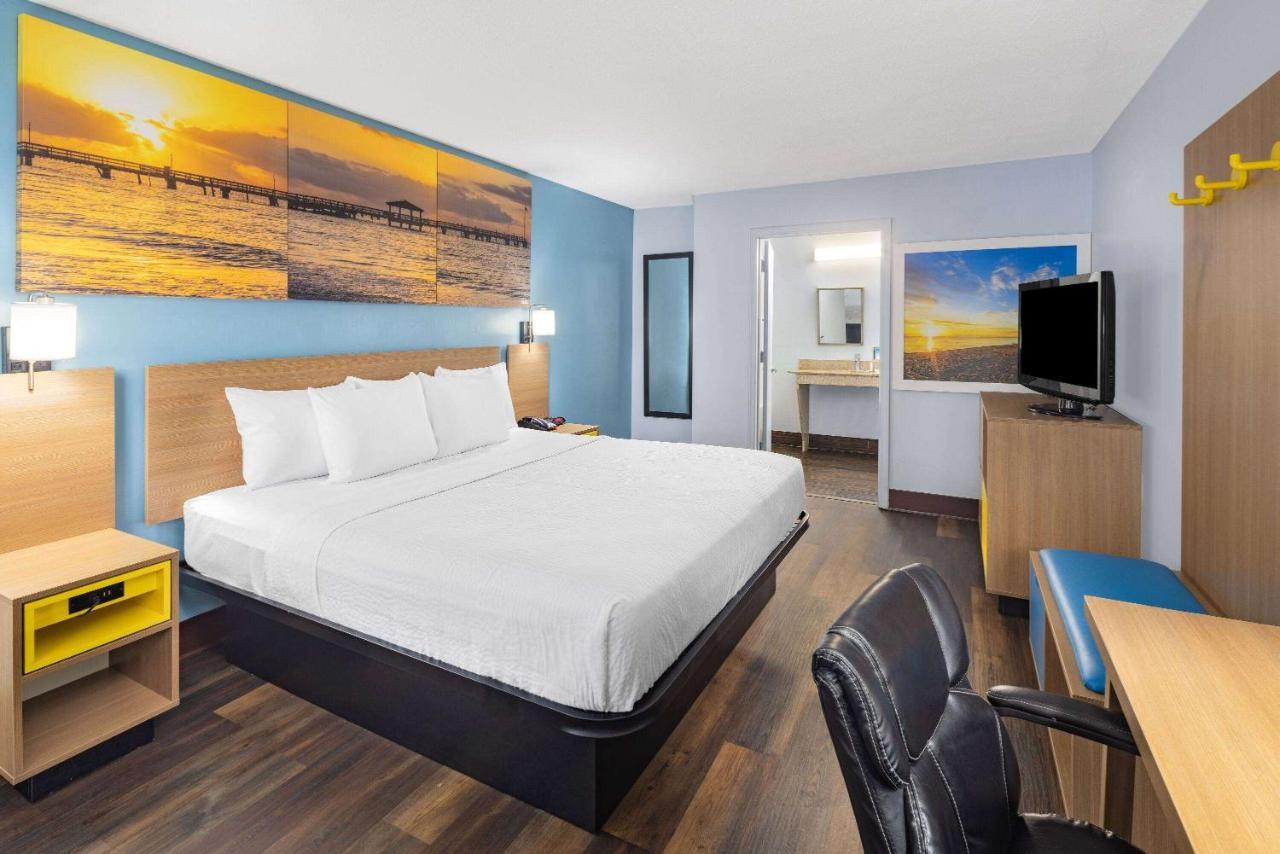 Ferry Pass Days Inn By Wyndham Pensacola I-10 מראה חיצוני תמונה