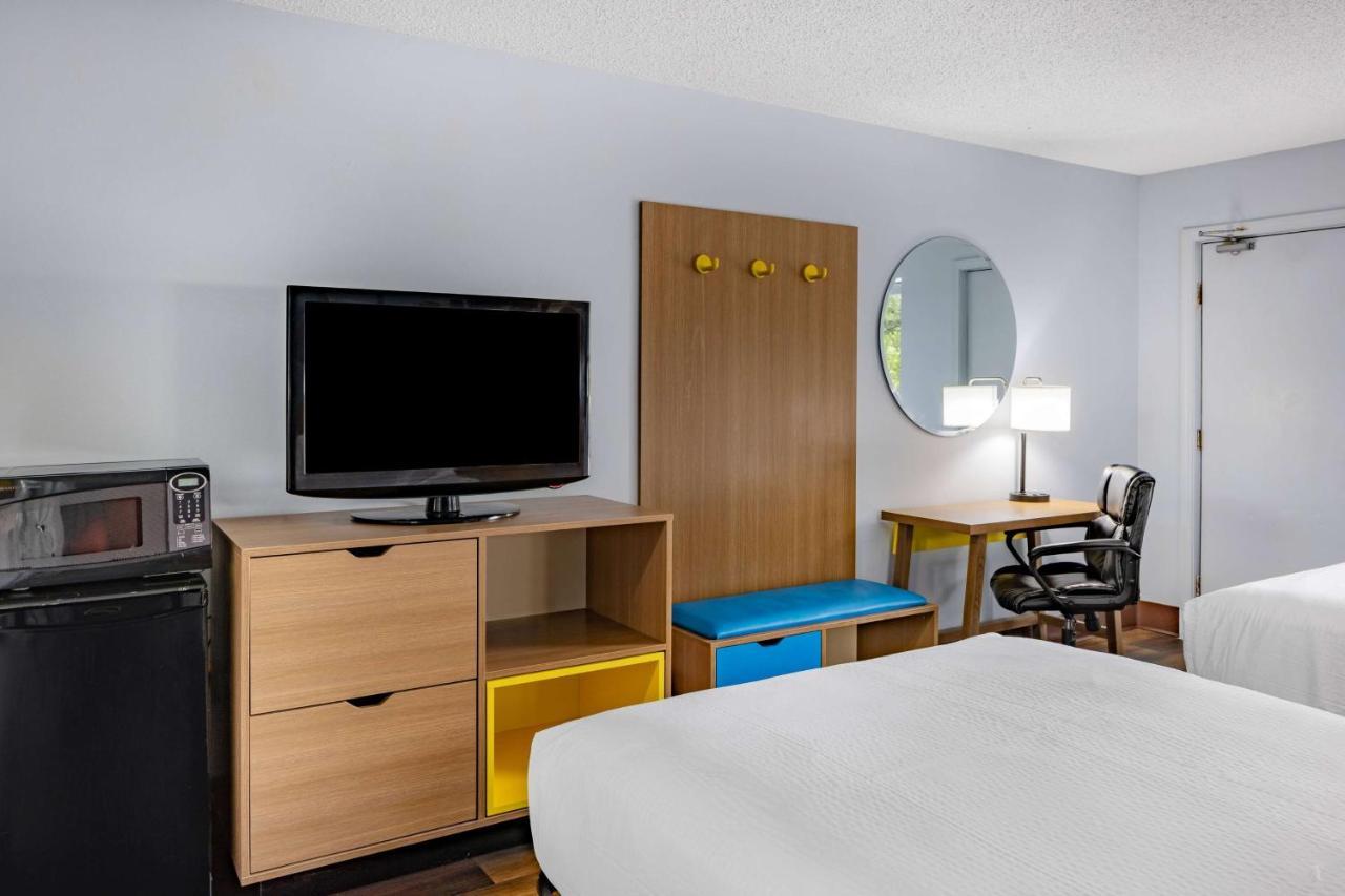 Ferry Pass Days Inn By Wyndham Pensacola I-10 מראה חיצוני תמונה