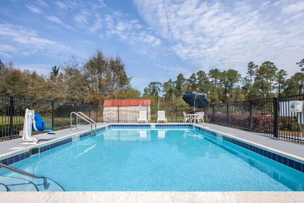Ferry Pass Days Inn By Wyndham Pensacola I-10 מראה חיצוני תמונה